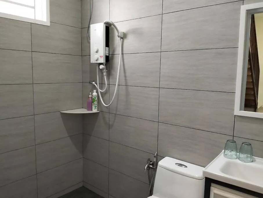 Villa New Comfy Semi-D - 14Pax@5-6 Parking Malacca Ma­lay­sia