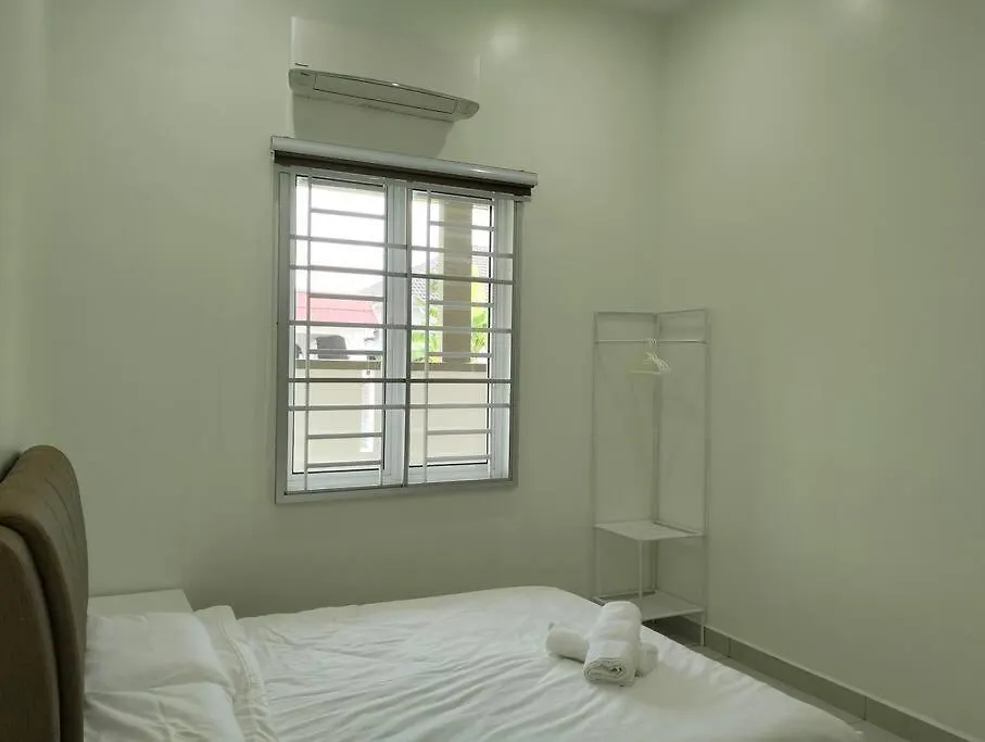 Villa New Comfy Semi-D - 14Pax@5-6 Parking à Malacca