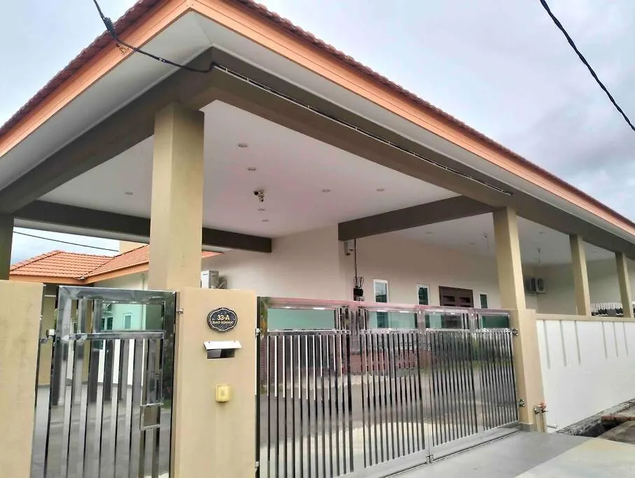 Villa New Comfy Semi-D - 14Pax@5-6 Parking à Malacca