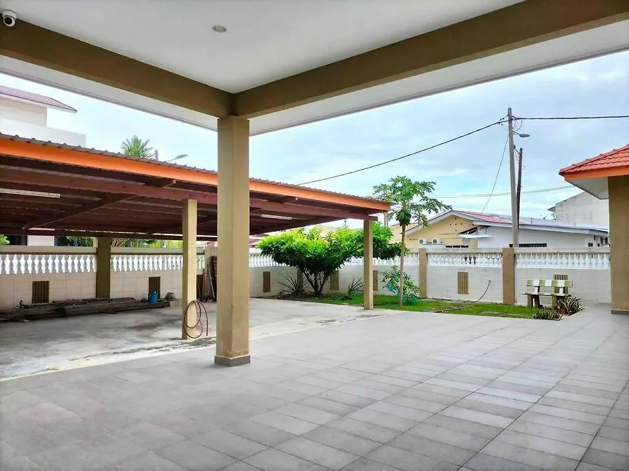Villa New Comfy Semi-D - 14Pax@5-6 Parking à Malacca