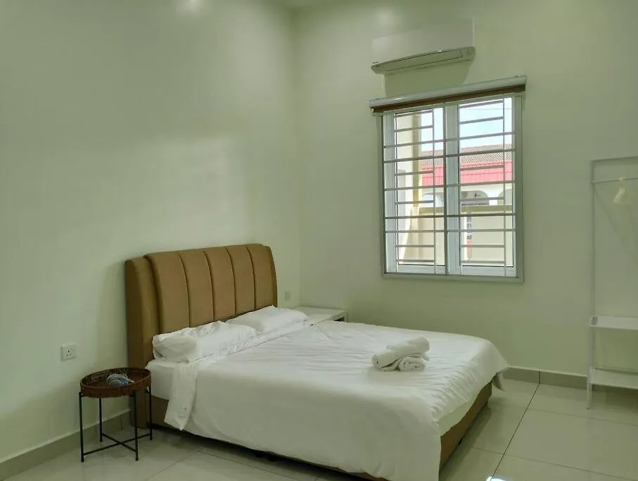 Villa New Comfy Semi-D - 14Pax@5-6 Parking à Malacca
