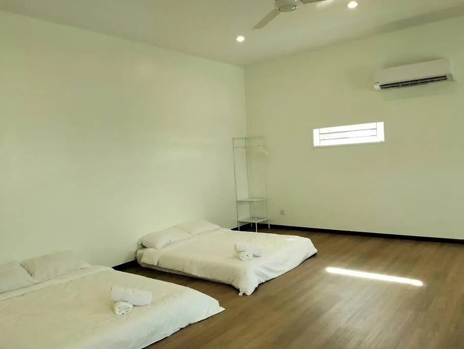 Villa New Comfy Semi-D - 14Pax@5-6 Parking à Malacca 0*,  Malaisie