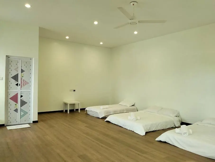 Villa New Comfy Semi-D - 14Pax@5-6 Parking à Malacca